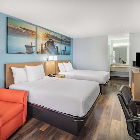 Days Inn By Wyndham Pensacola I-10 Ferry Pass Exteriör bild