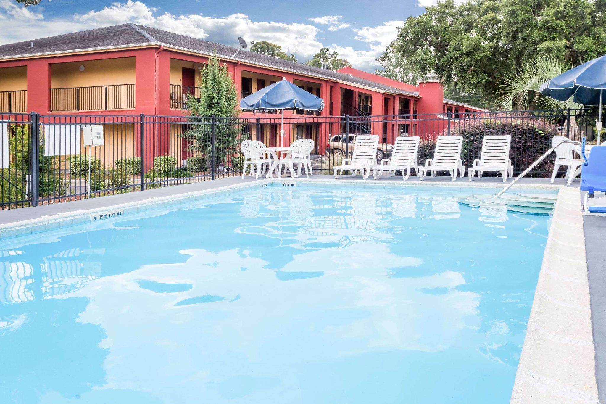 Days Inn By Wyndham Pensacola I-10 Ferry Pass Exteriör bild
