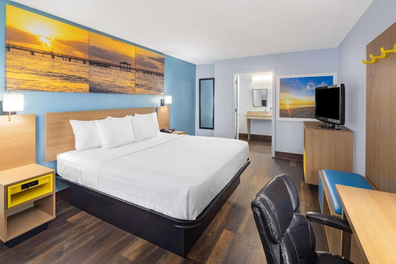 Days Inn By Wyndham Pensacola I-10 Ferry Pass Exteriör bild