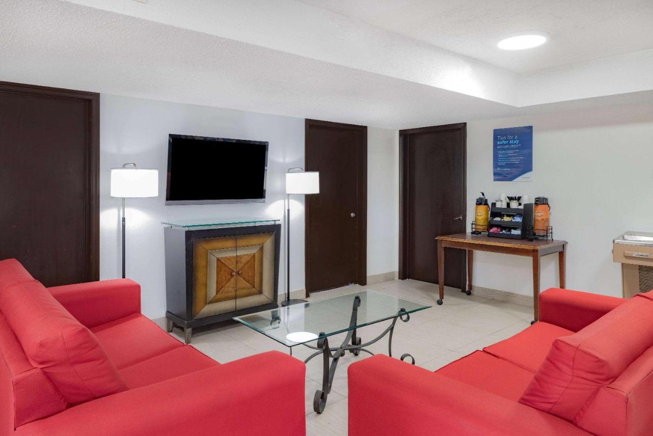 Days Inn By Wyndham Pensacola I-10 Ferry Pass Exteriör bild
