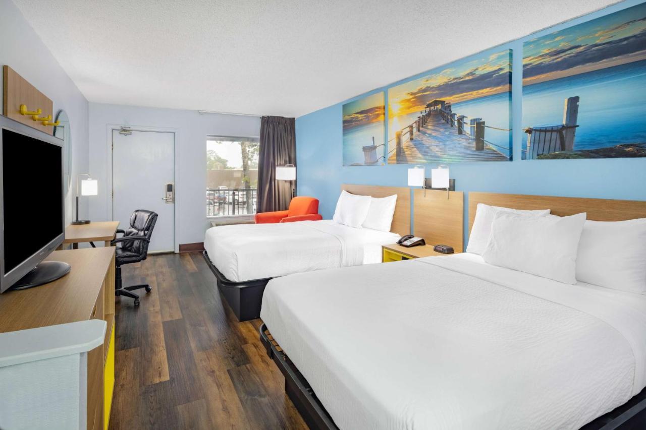 Days Inn By Wyndham Pensacola I-10 Ferry Pass Exteriör bild