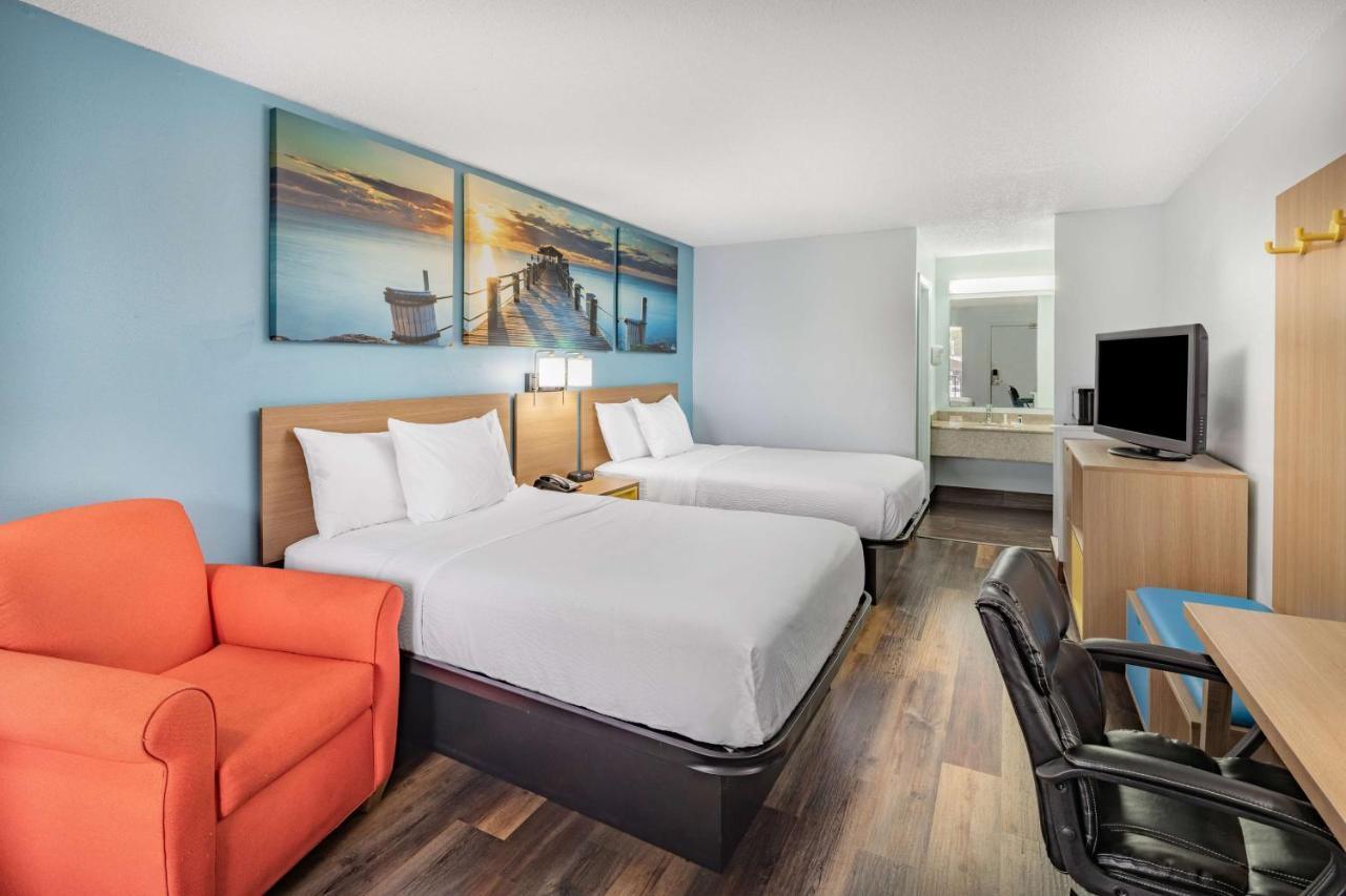 Days Inn By Wyndham Pensacola I-10 Ferry Pass Exteriör bild