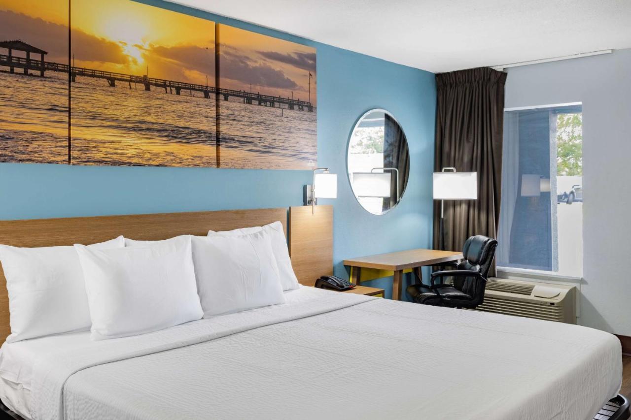 Days Inn By Wyndham Pensacola I-10 Ferry Pass Exteriör bild