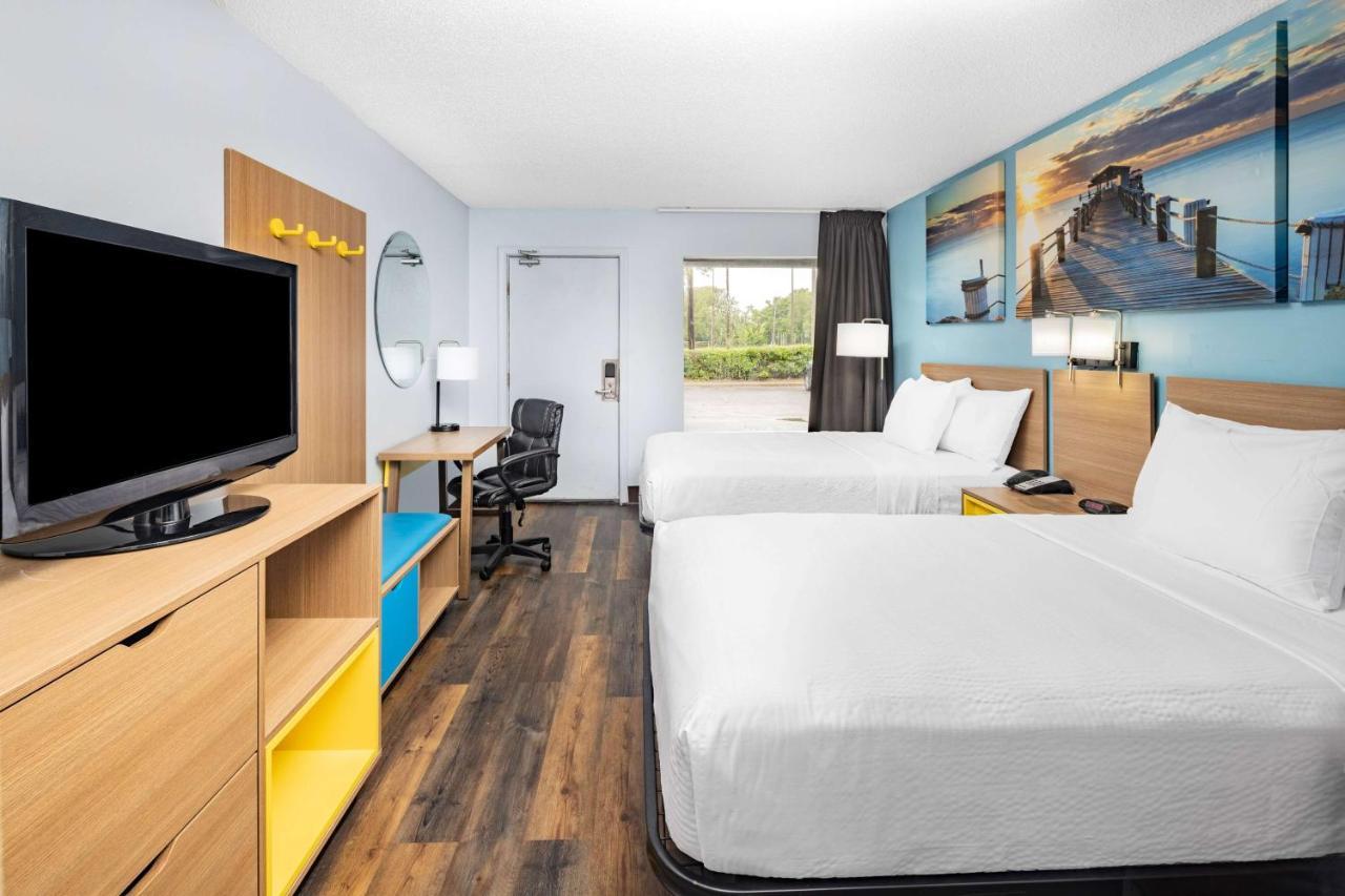 Days Inn By Wyndham Pensacola I-10 Ferry Pass Exteriör bild