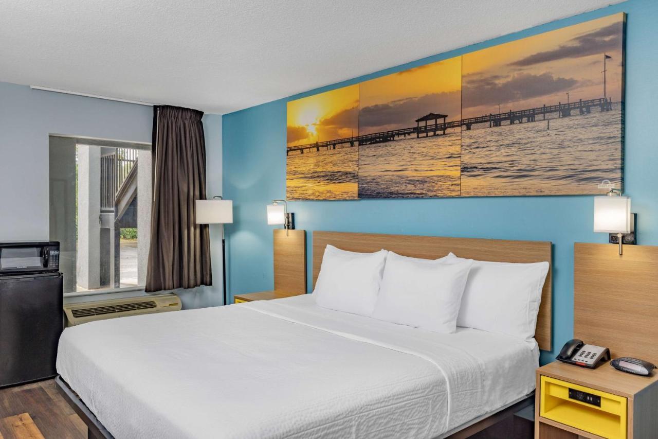 Days Inn By Wyndham Pensacola I-10 Ferry Pass Exteriör bild
