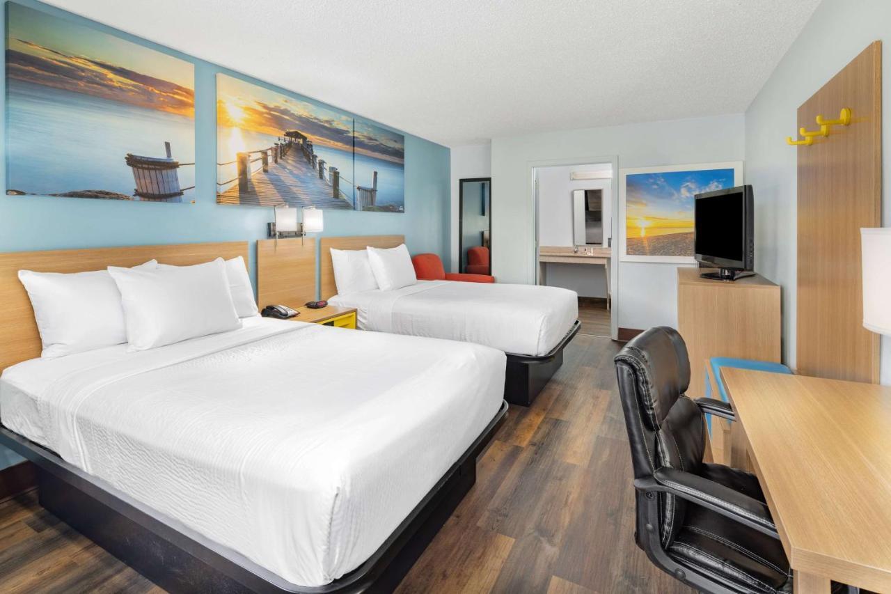 Days Inn By Wyndham Pensacola I-10 Ferry Pass Exteriör bild