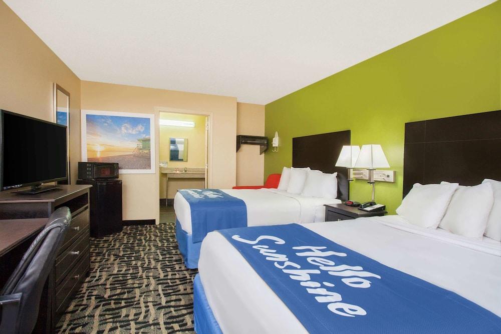 Days Inn By Wyndham Pensacola I-10 Ferry Pass Exteriör bild
