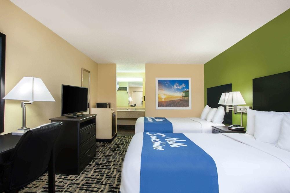 Days Inn By Wyndham Pensacola I-10 Ferry Pass Exteriör bild