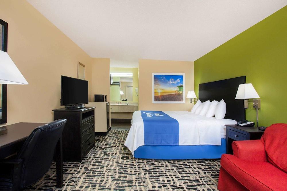 Days Inn By Wyndham Pensacola I-10 Ferry Pass Exteriör bild