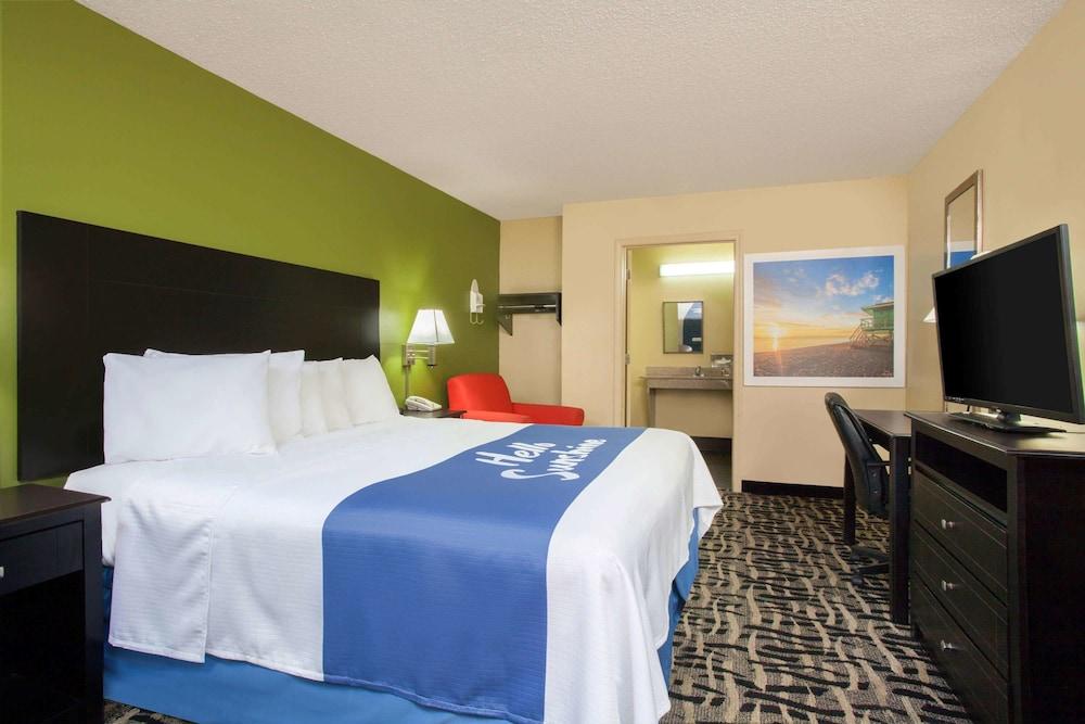 Days Inn By Wyndham Pensacola I-10 Ferry Pass Exteriör bild