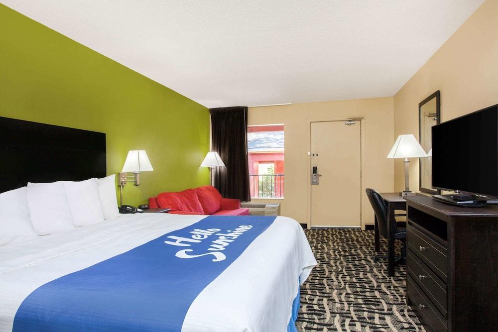Days Inn By Wyndham Pensacola I-10 Ferry Pass Exteriör bild