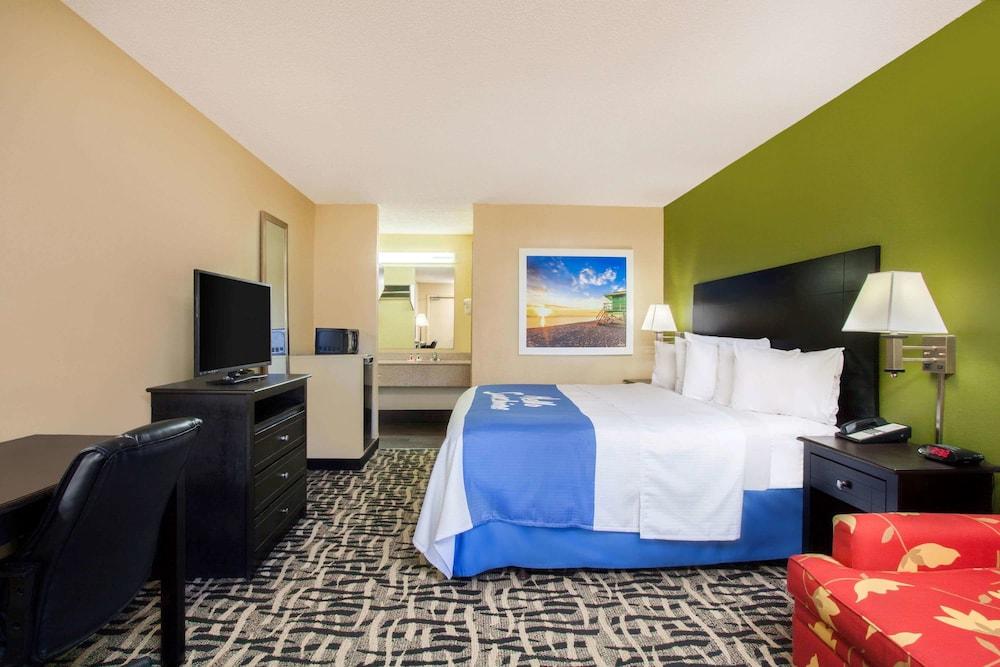 Days Inn By Wyndham Pensacola I-10 Ferry Pass Exteriör bild