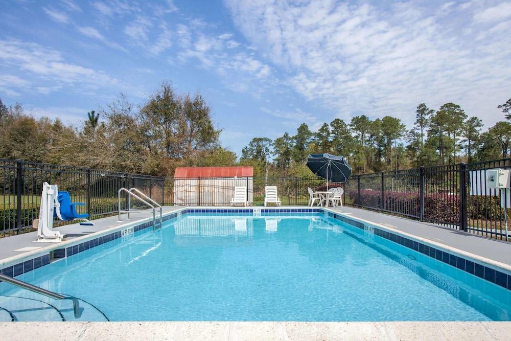 Days Inn By Wyndham Pensacola I-10 Ferry Pass Exteriör bild